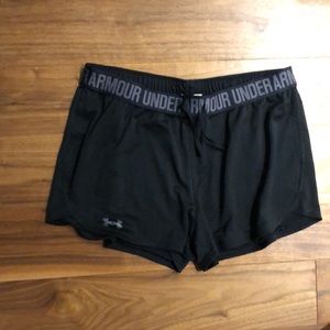 Under armour loose mesh heat gear shorts